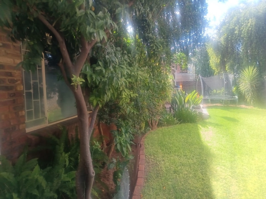 3 Bedroom Property for Sale in Rhodesdene Northern Cape